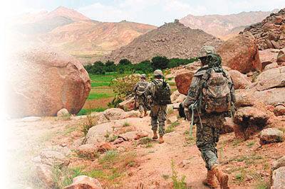 阿富汗境内发现价值数万亿的未开采矿产资源.图为美军在当地巡逻.